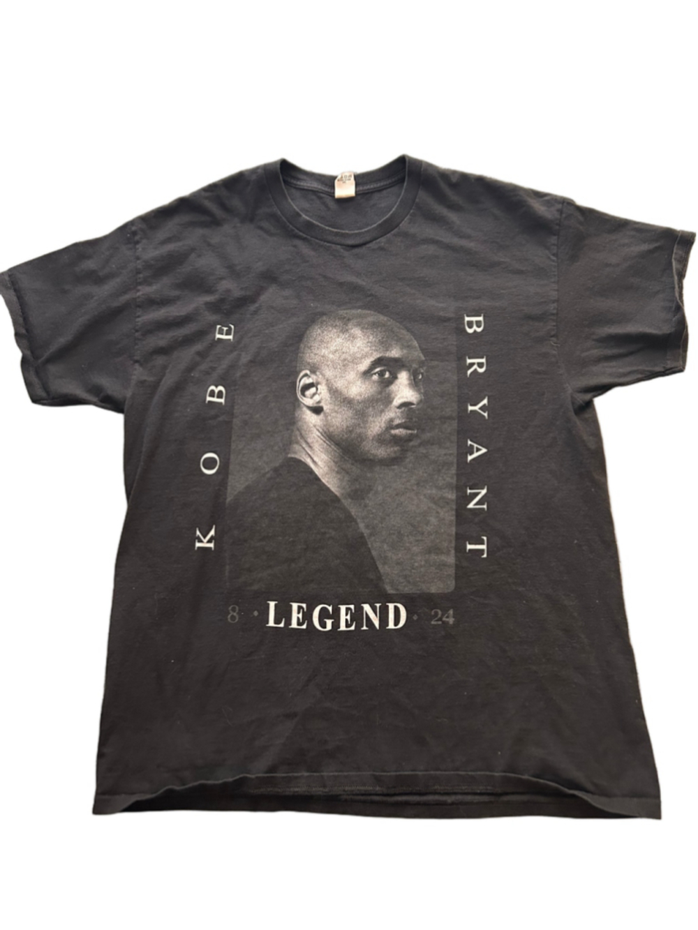 Kobe Bryant Legend 8 24 Graphic T-Shirt Black XL Fruit of the Loom
